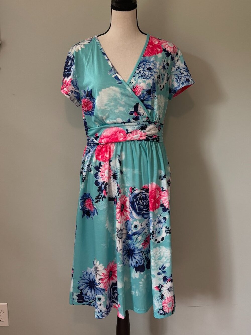 OUGES Seafoam Floral Faux Wrap Midi Dress Medium Like New